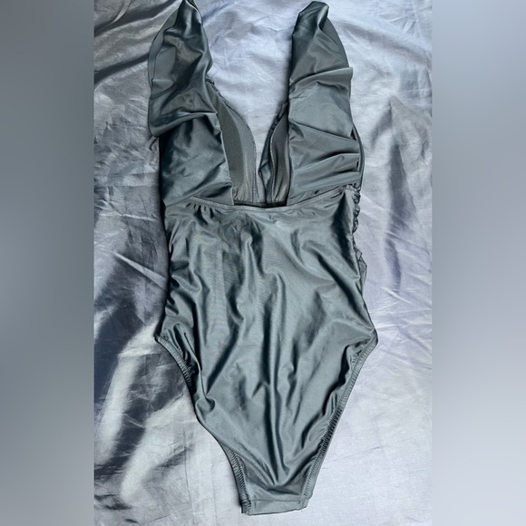 NWT J.Crew Size 4 Ruched ruffle one-piece swimsuit In Black - Picture 8 of 11